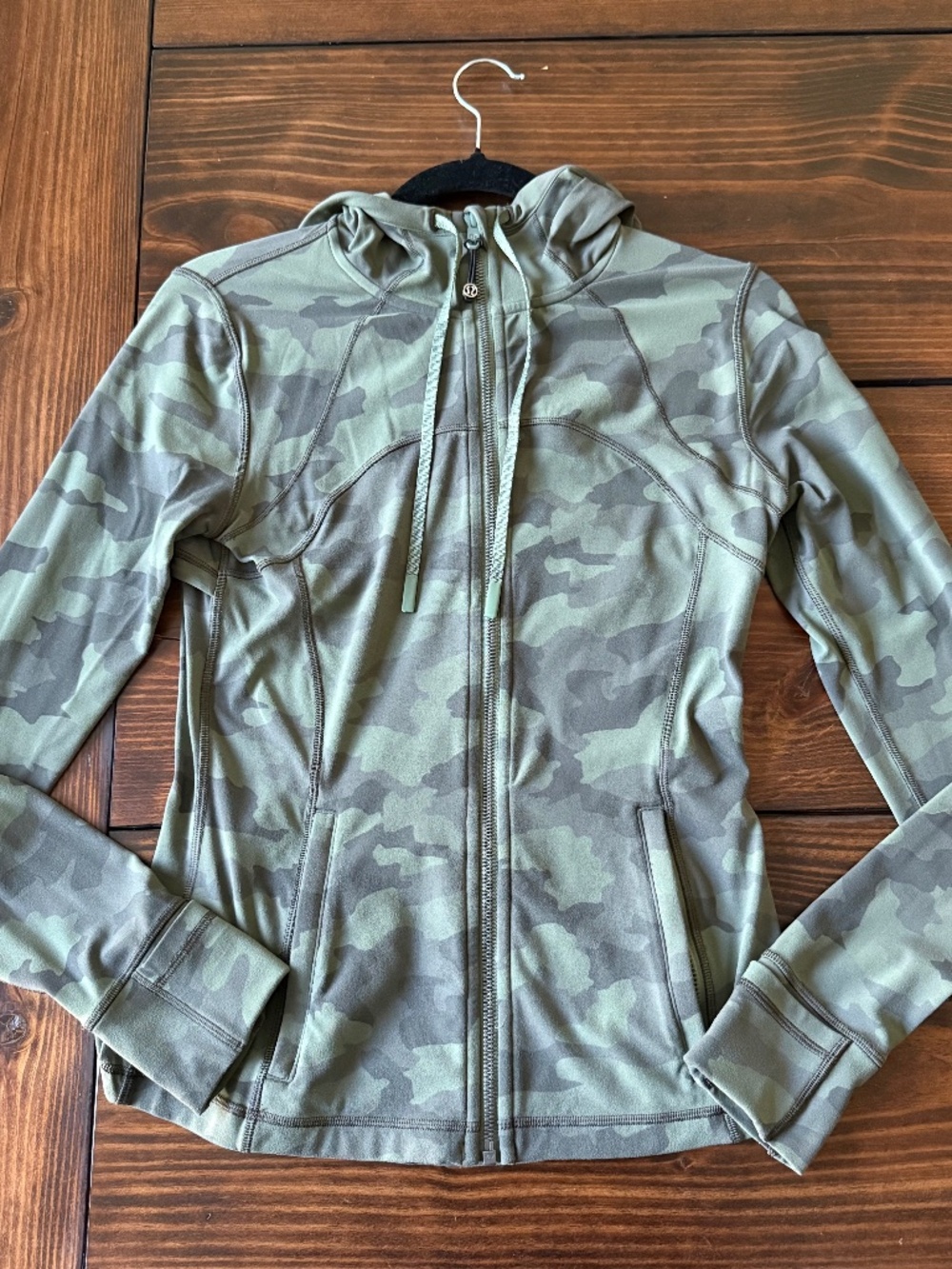 Lululemon Hooded Define Jacket in Camo Green - Size 8